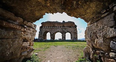 Üç Gözler, 3 bin yıldır Aydın'ı izliyor