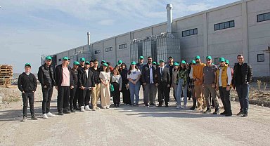 Üniversite öğrencilerine fabrika gezisi