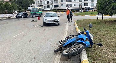 Uzunköprü'de motosiklet otomobile çarptı: 1 yaralı