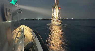 Yelkenli teknede 78 düzensiz göçmen yakalandı