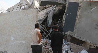 Yıkım esnasında bina çöktü, operatör ölümden döndü