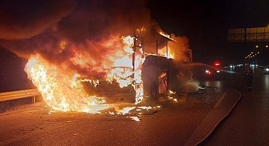 Yolcu otobüsü alev aldı, yolcular canlarını zor kurtardı