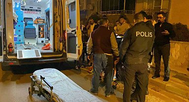 Yolda yürüyen kadına otomobil ile çarpıp arkasına bakmadan kaçtı