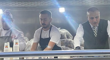 Zeytinburnu'nda güne sıcak çorba ikramı ile başlıyorlar