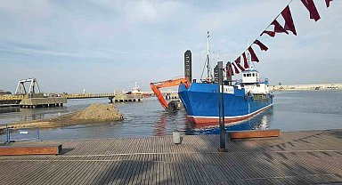 Zonguldak Limanı'nda kum temizliği sürüyor
