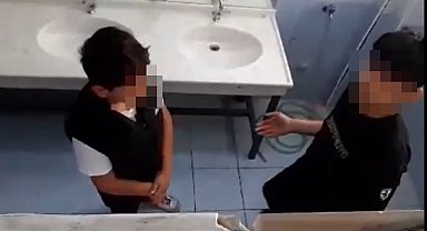 3 öğrenci, okul arkadaşlarını tuvalette darbedip görüntü çekti