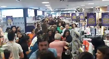 Adana'da kozmetik mağazasında 'indirim' izdihamı; o anlar kamerada