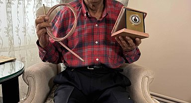 Anıtkabir'deki bayrak direğinin ipini üreten Güner Coşkuncan, 42 yıl sonra o dönemi gözyaşlarıyla anlattı