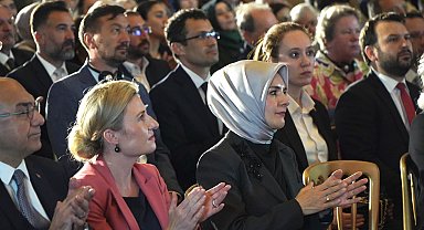 Bakan Göktaş, Avusturya'da basın mensuplarına açıklamalarda bulundu