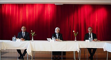 Bakan Göktaş, Avusturya'daki Türk toplumunun temsilcileriyle görüştü