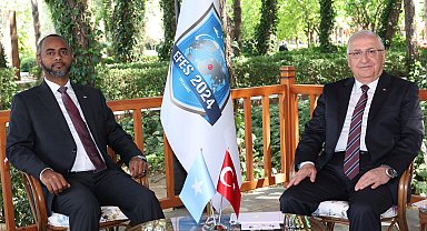 Bakan Güler, Somalili mevkidaşı Nur ile görüştü