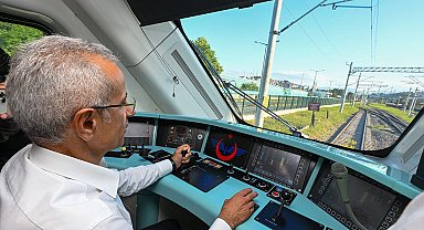 Bakan Uraloğlu: Milli elektrikli tren seti 1 yılda 575 bin yolcu taşıdı