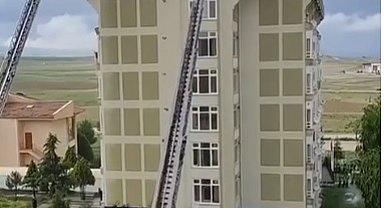 Başkentte korkutan çatı yangını: O anlar kamerada