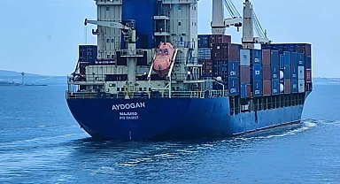 Çanakkale Boğazı'nda arızalanan gemi Karanlık Liman'a demirletildi