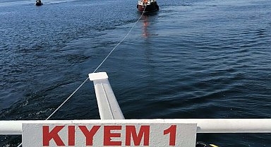 Çanakkale Boğazı'nda sürüklenen yelkenli tekne kurtarıldı