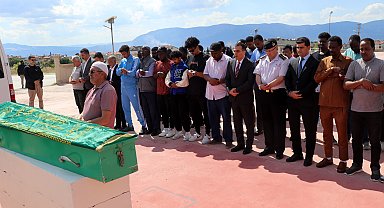 Diyaliz sonrası fenalaşıp hastanede ölen Somalili kadın, toprağa verildi