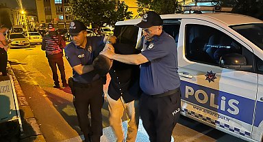 Düğün konvoyundaki aracın sürücüsü uzun namlulu silahla ateş açtı