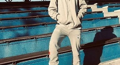 Eski amatör futbolcu, halı sahada maç yaparken kalp krizi geçirip öldü