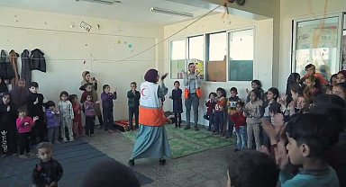 Filistin Kızılayı, savaştan etkilenen çocuklara psikolojik yardım sağlıyor