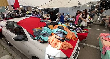 İstanbul- Avcılar'da sahibine ulaşılamayan otomobil pazar tezgahı oldu