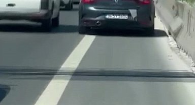 İstanbul- Bağcılar'da emniyet şeridinde ambulansa yol vermeyen sürücüler kamerada