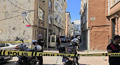 İstanbul - Bayrampaşa'da eşini ve kızını silahla öldürdü - 1