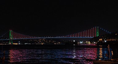 İstanbul- İstanbul'da köprüler Azerbaycan bayrağının renkleri ile ışıklandırıldı