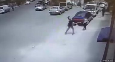 İstanbul - Sultanbeyli'de 13 yaşındaki çocuğa yorgun merminin isabet ettiği anlar kamerada