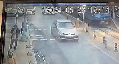 İstanbul-Sultangazi'de arkadaşlarıyla şakalaşırken tramvayın altına düşen çocuk yaralandı