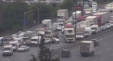 İstanbul - TEM Otoyolu'nda zincirleme kaza: 2 yaralı - 1