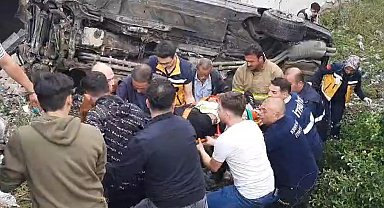 Kırıkkale'de otomobil şarampole devrildi: 3 yaralı