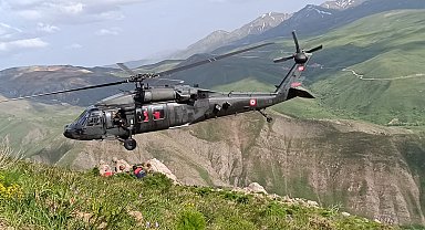 Mantar toplarken kayalıklardan düştü, askeri helikopterle hastaneye götürüldü