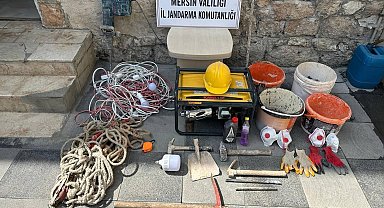 Mersin'de kaçak kazıya 4 gözaltı