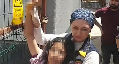 Okul bahçesinde oynarken eline çitin telleri saplandı