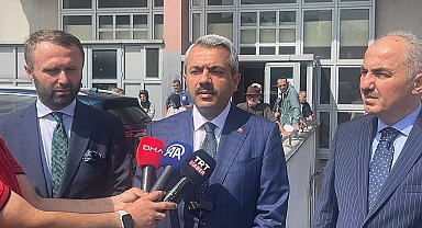 Rapor alamayan sürücü adayı sağlık görevlilerine bıçak çekti; o anlar kamerada