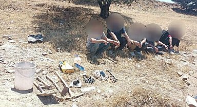 Sit alanında kaçak define kazısı yaparken yakalandılar