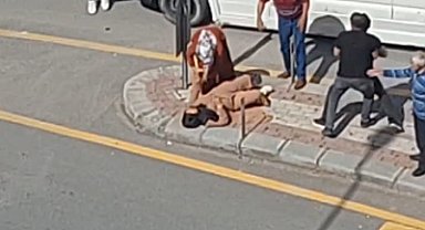 Trafikte yol verme kavgası kamerada