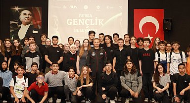 Türkiye'nin ilk astronotu Alper Gezeravcı, Bursa'da öğrencilerle buluştu