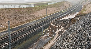 Yozgat'ta sağanak etkili oldu: YHT hattında hasar oluştu