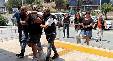 1 kişinin öldüğü, 2 kişinin yaralandığı kavgada, baba ve oğlu tutuklandı, anne serbest