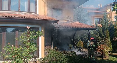 2 katlı villanın alt katı, yangında kullanılamaz hale geldi