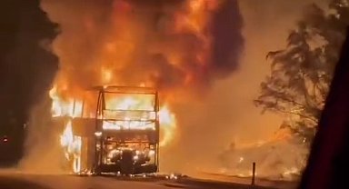 Adana'da yolcu otobüsü alev alev yandı; o anlar kamerada