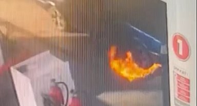 Akaryakıt istasyonunda otomobilde yangın çıktı