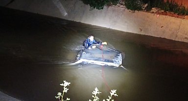 Babasından izinsiz aldığı otomobille kanala uçan Umut ve arkadaşı Volkan toprağa verildi