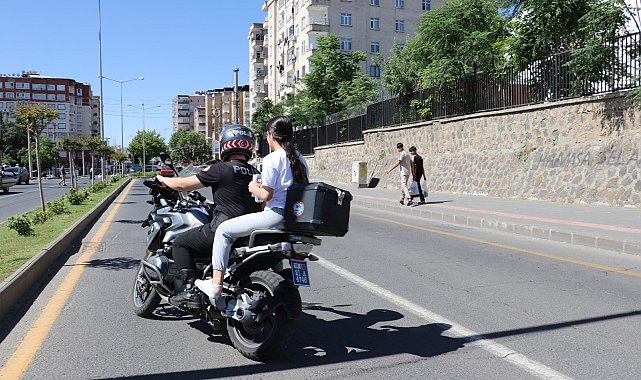 Diyarbakır'da isimleri karıştırılan 2 okulda önlem alan Yunus timleri, 11 öğrenciyi sınava yetiştirdi