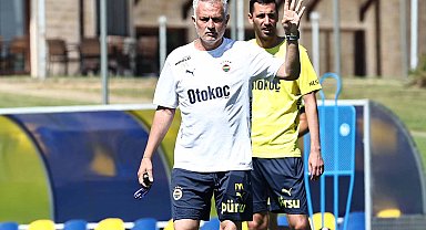 Fenerbahçe'de yeni sezon hazırlıkları taraftara açık idmanla devam etti