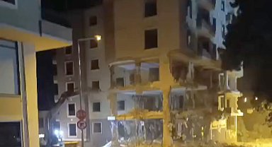 Gaziantep'te 6 katlı bina yıkımda çöktü