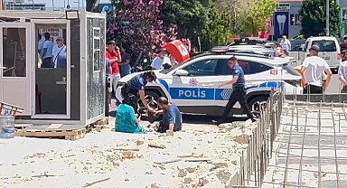 İstanbul - Avcılar'da otomobil yayaların arasına daldı: Yaralılar var-1