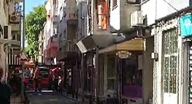 İstanbul- Beşiktaş'ta 2 katlı tarihi bina alev alev yandı