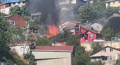 İstanbul-Beykoz'da gecekondu alev alev yandı
